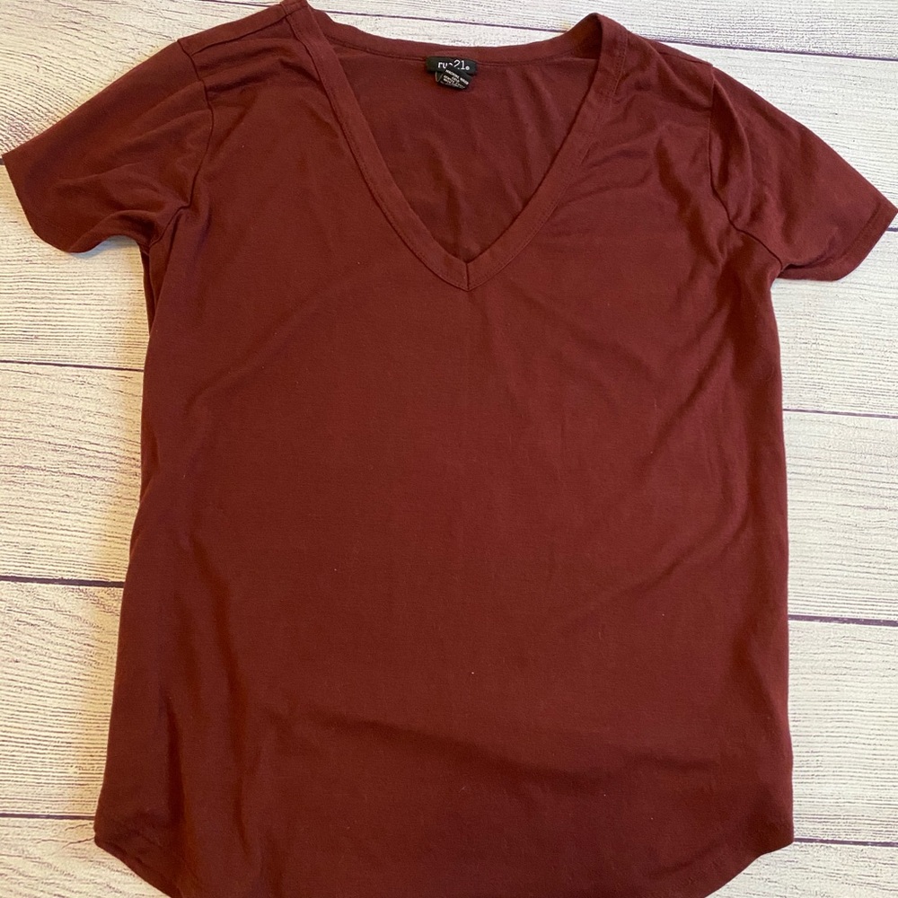 Burgundy Vneck tee